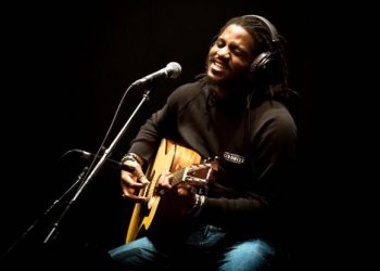 Overstand The Strings: Nnamdi Robinson